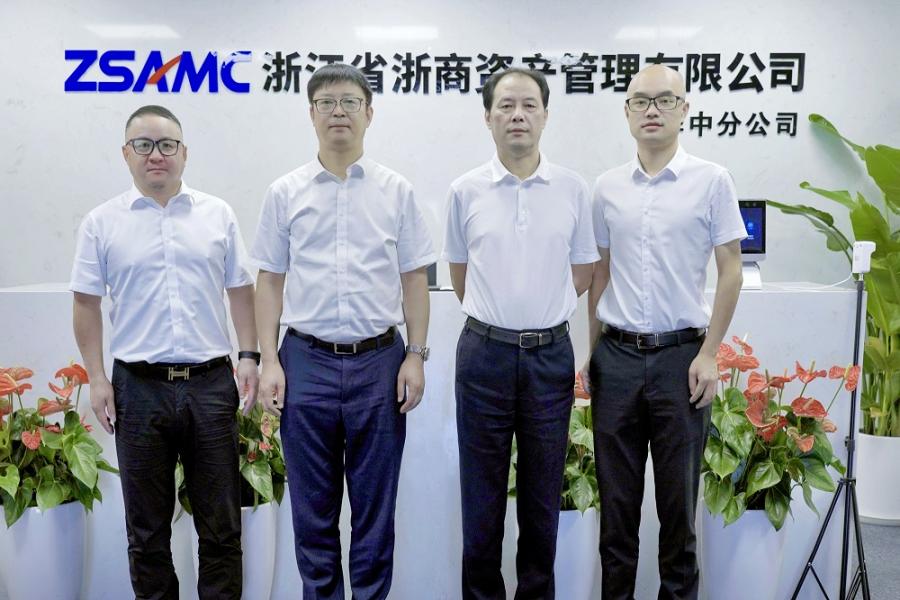 16615145532502589Zym.jpg 合影 (2)-官網內頁.jpg